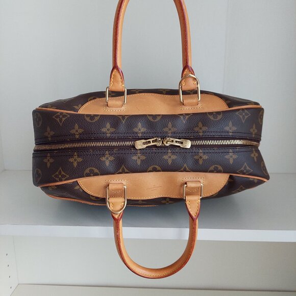 Louis Vuitton Deauville Monogram Canvas Bag - Picture 7 of 15